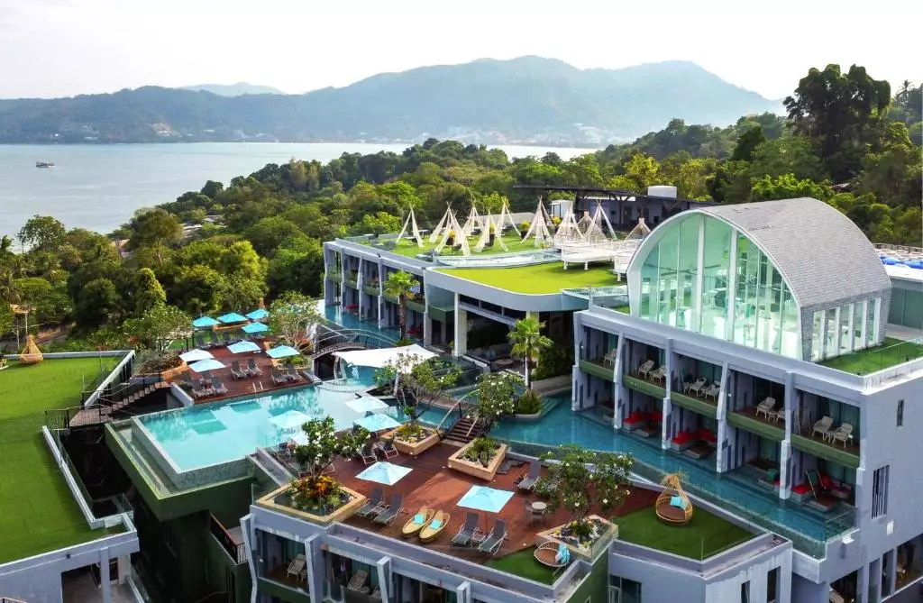 Crest Resort and Pool Villas